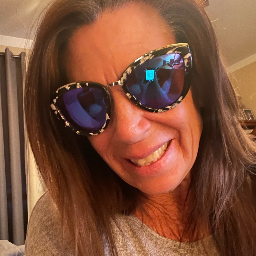 EUC DIFF Rise Cateye Sunglasses. Black & White Frames w/Blue Mirrored Lenses.